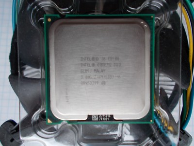 Intel E 8400 with Original Heatsink