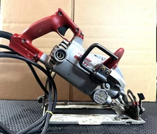 SKILSAW  SHD77M  15A 7-1/4" Mag Worm Drive SKILSAW w-New Metal + Concrete Blade