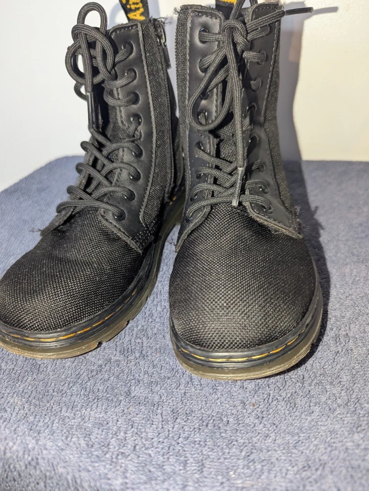 Botas Doc Martens Peines Niñas Talla 2 Negro Lona Cuero Botas Con Cordones Foto 3 de 4