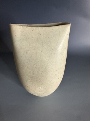 Süße Studiokeramik Porzellan Vase, keine Herstellermarke erkennbar.