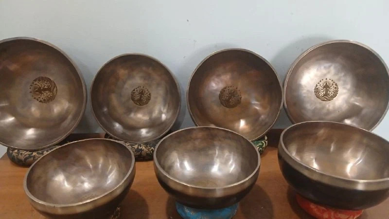 Kundalini Carved Tibetan Singing Bowl Set — Chakra Healing, Meditation & Yoga