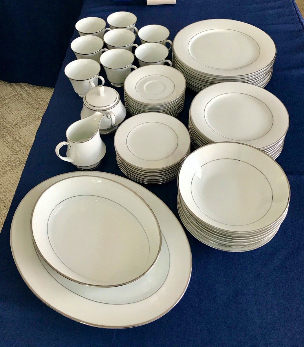 Vintage 1970-77 53 Piece NORITAKE PINNACLE #2019 White w/ Platinum