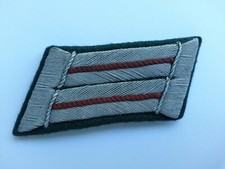 2) WH Lustro z kołnierzem Oficer Artyleria do bluzki polowej, noszone