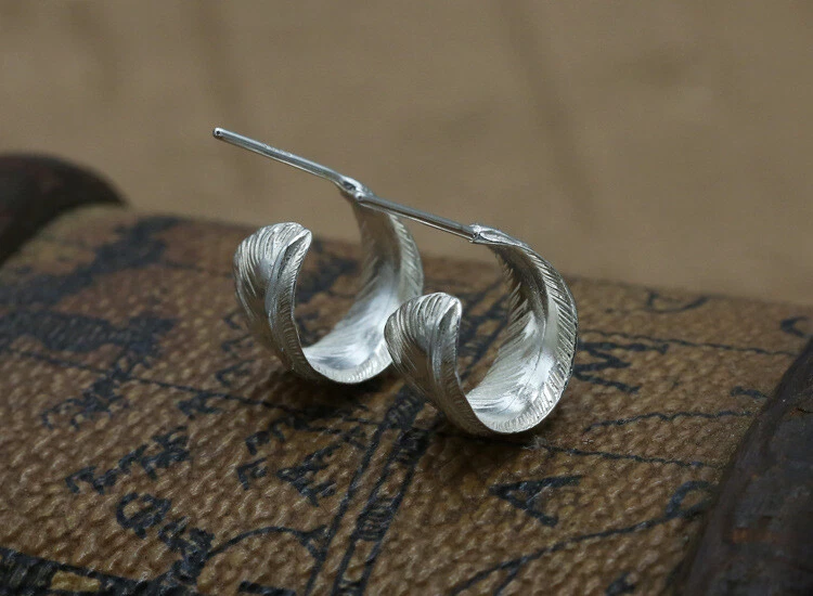 Boho-chic S925 Sterling Silver Unique Feather Design Hoop Ear Stud Earrings - Image 2 of 4