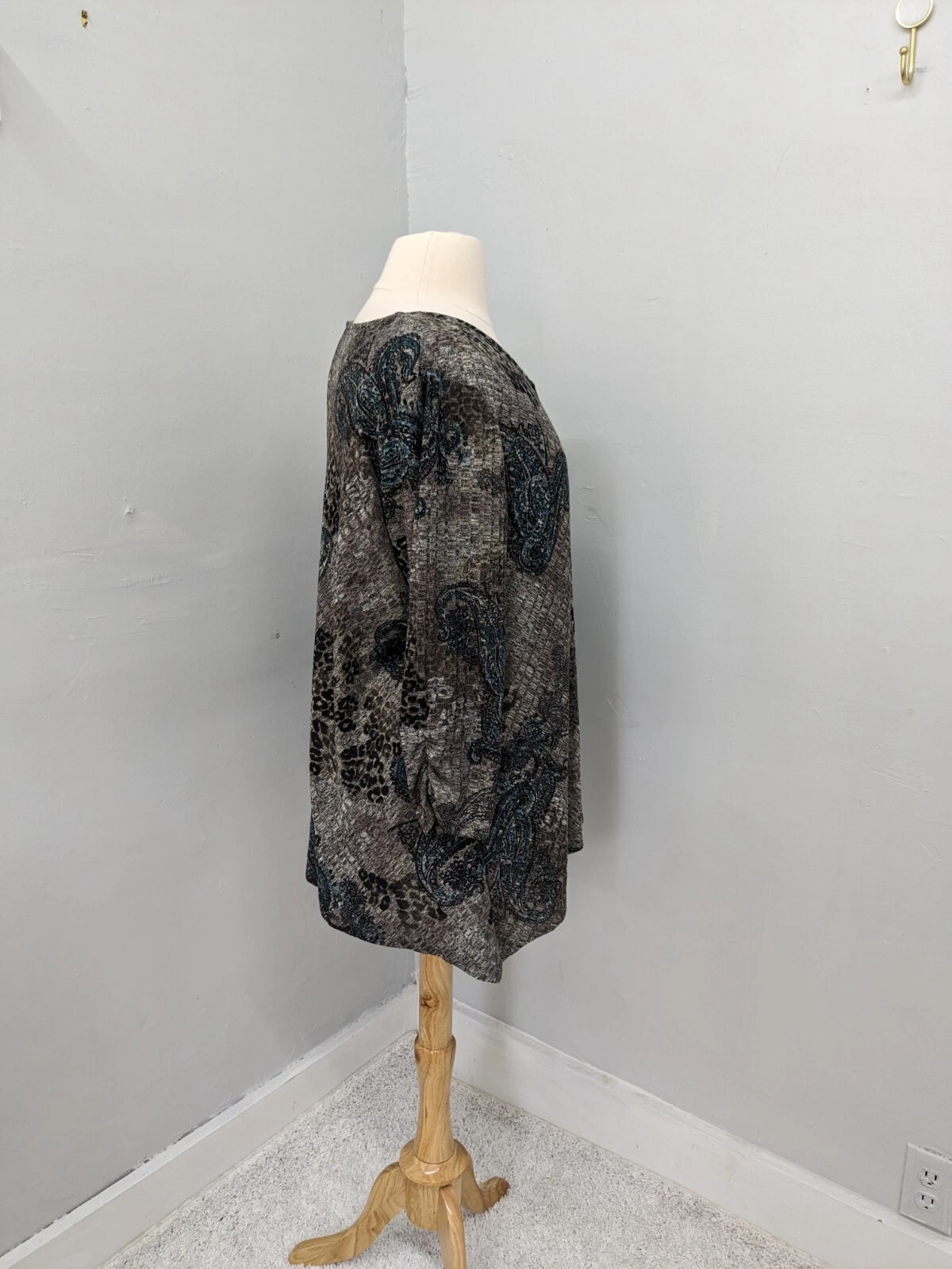 Top Tunica Alyx Grigio Verde Leopardo Paisley Stampa Morso di Squalo Flowy Stretch 3X