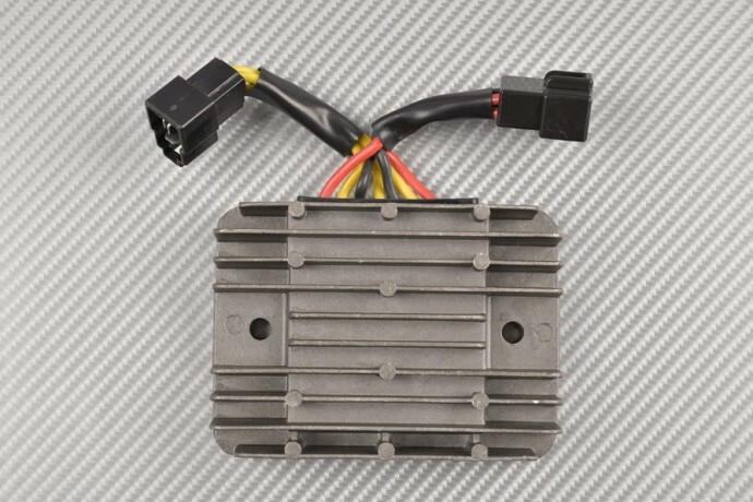 Régulateur tension résout problème charge batterie Triumph Tiger 800 A08