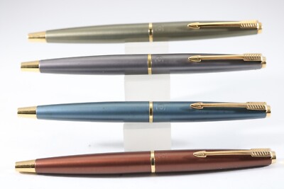 Vintage (um 1967-75) Parker 45 Coronet Füllfederhalter, 4 verschiedene Farben