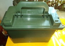 BOITE A MUNITIONS EN PLASTIQUE KAKI  , POIDS 1,350 KILO , POSSIBLE DE METTRE UN