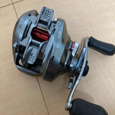 Shimano 14 Chronarch CI4+ 150HG Right Baitcasting Reel 7.6 Gear Shimano 14 Chronarch CI4+ 150HG Right Baitcasting Reel 7.6 Gear