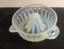 VINTAGE LARGE   6 1/4" OPAL   FRY GLASS  #275  REAMER JUICER SQUEEZER