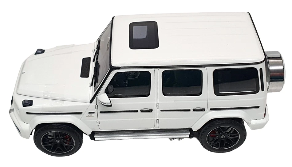 Minichamps 1/18 Scale 110 037065 - 2018 Mercedes AMG G63 - White - Image 4 of 4