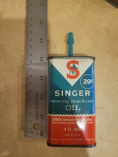 VINTAGE empty 4 OZ OILER TIN SINGER SEWING MACHINE OIL PLASTIC TOP CAP