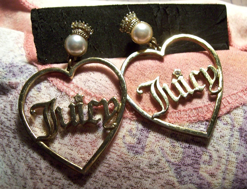Juicy Couture Signature Heart Pierced Earrings Gold Plated-Pearl/Crown Rhinstone