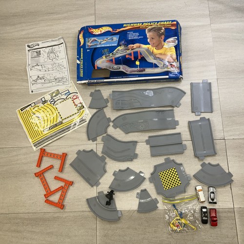 1999 HOT WHEELS WORLD HIGHWAY POLICE CHASE RARE 89858 INCOMPLETE SET