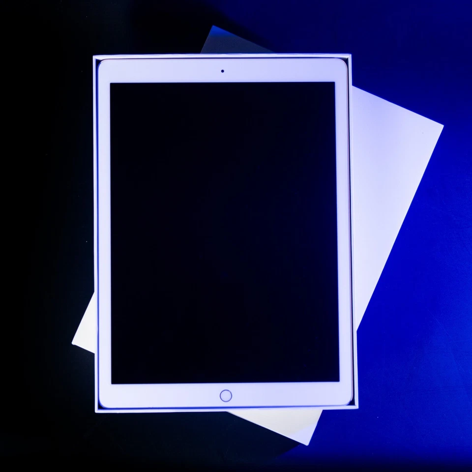 Apple iPad Pro 2nd Gen. 64GB, Wi-Fi, 12.9 in - Gold - in Perfect Condition - Image 4 of 4