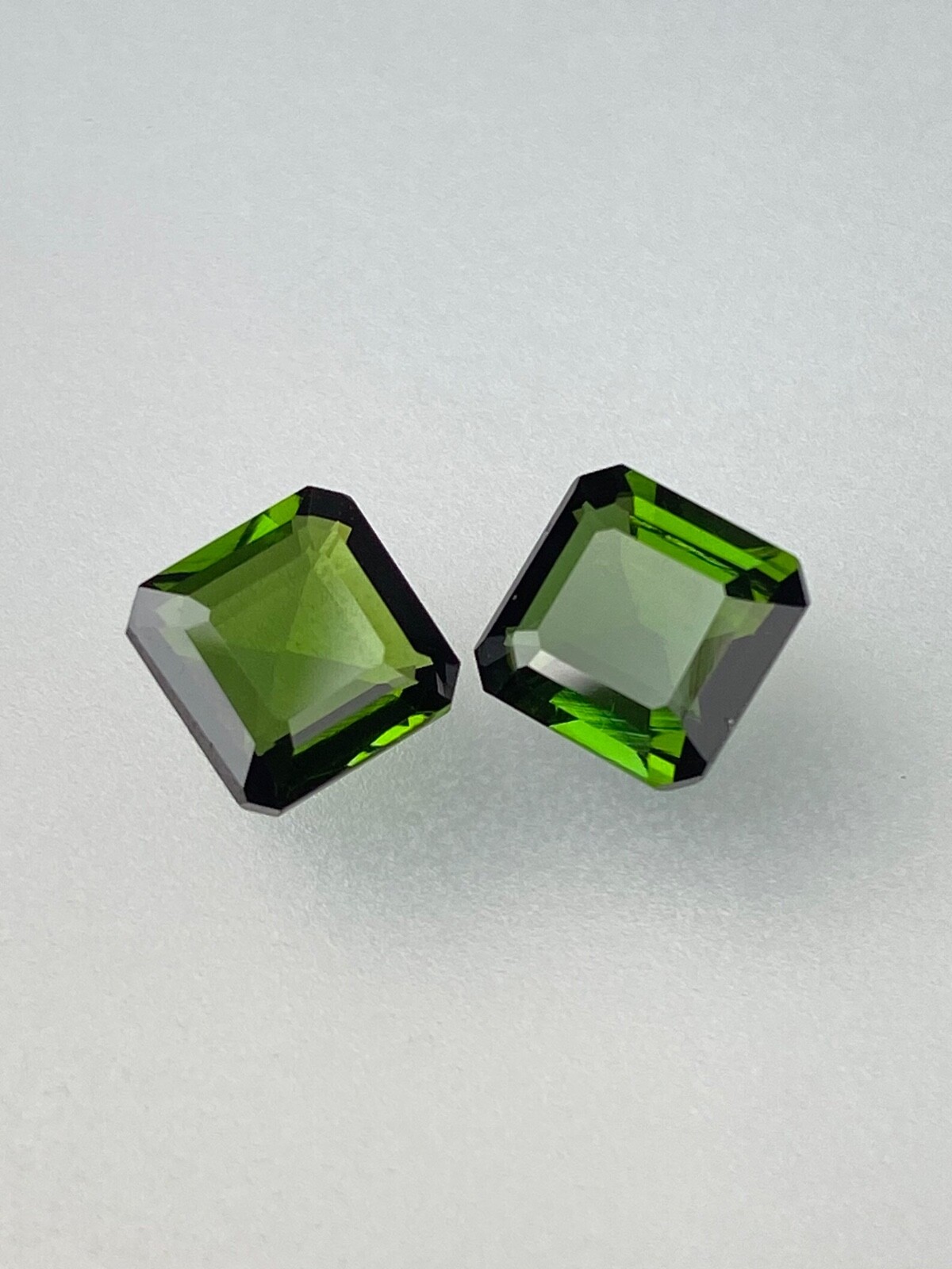 Tourmalines Vertes naturelles de 1.50 Carats pour boucles d'oreilles sur mesure