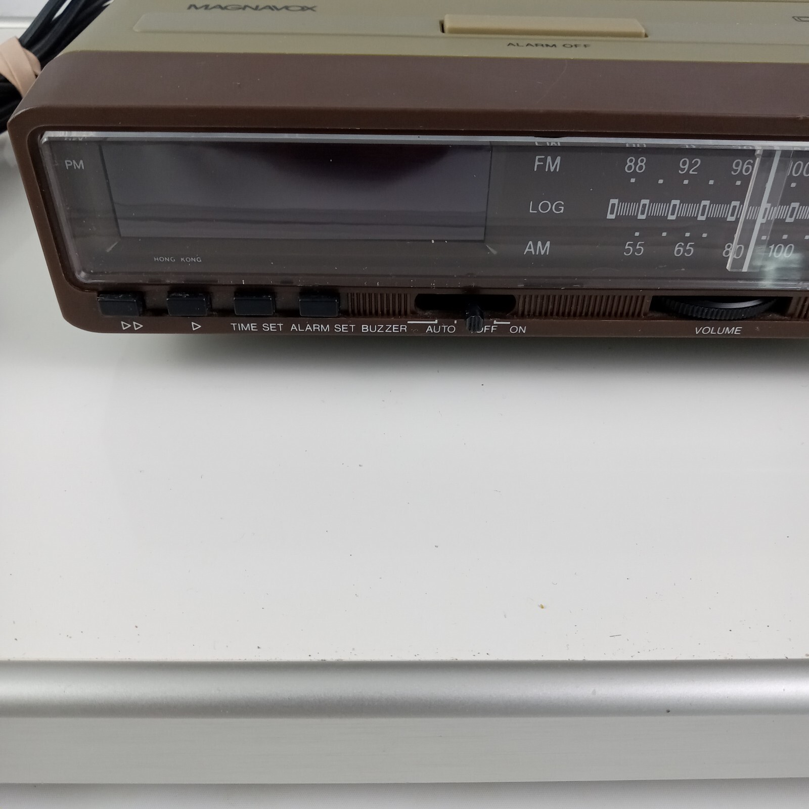 Magnavox Vintage Alarm Clock AM/FM Clock Radio 90AS098/74 Works Great