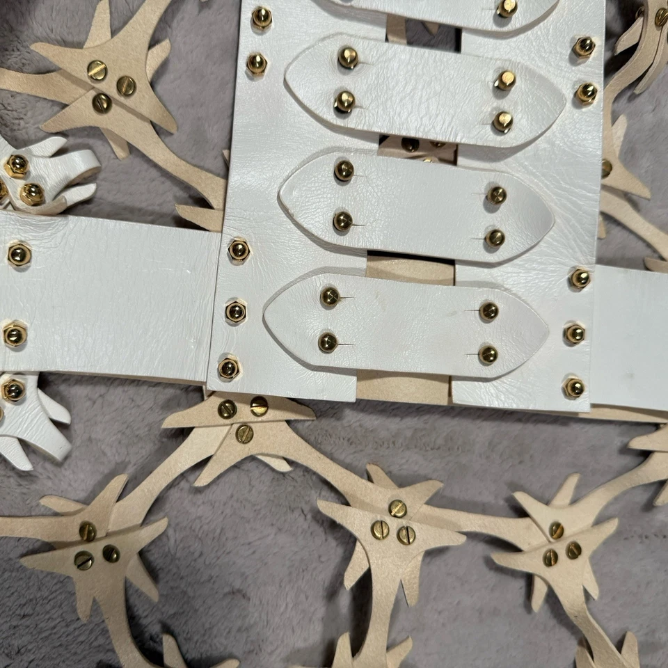 Espartilho quadril de renda de couro Lyra Una Burke ouro branco - Imagem 4 de 4