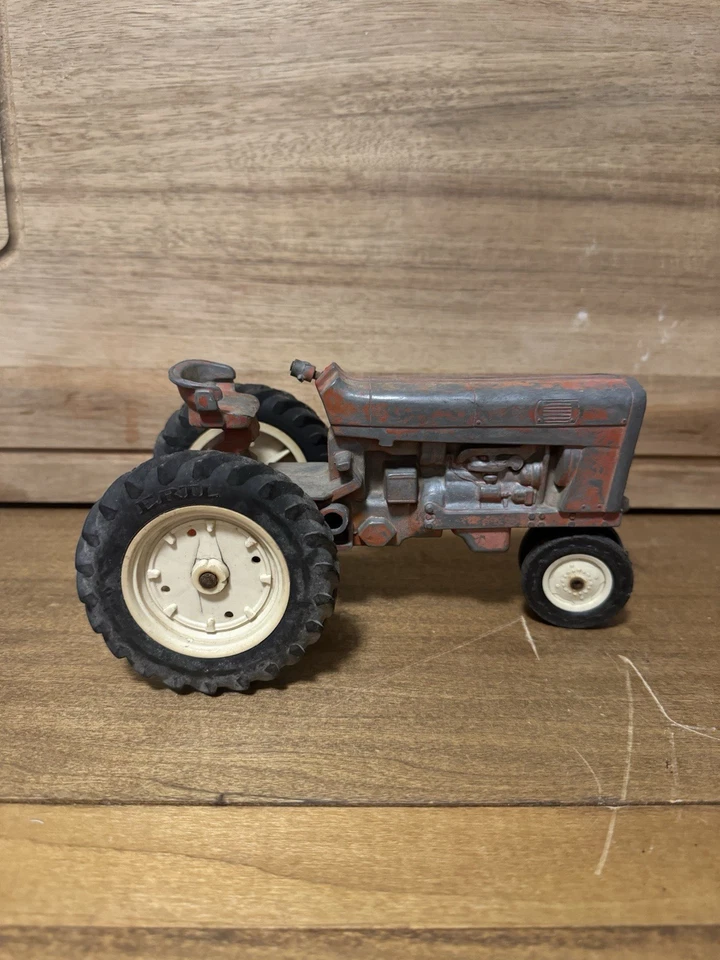 Tractor de juguete rojo fundido a presión International Harvester ERTL de colección 1/16 - A27 Foto 3 de 4