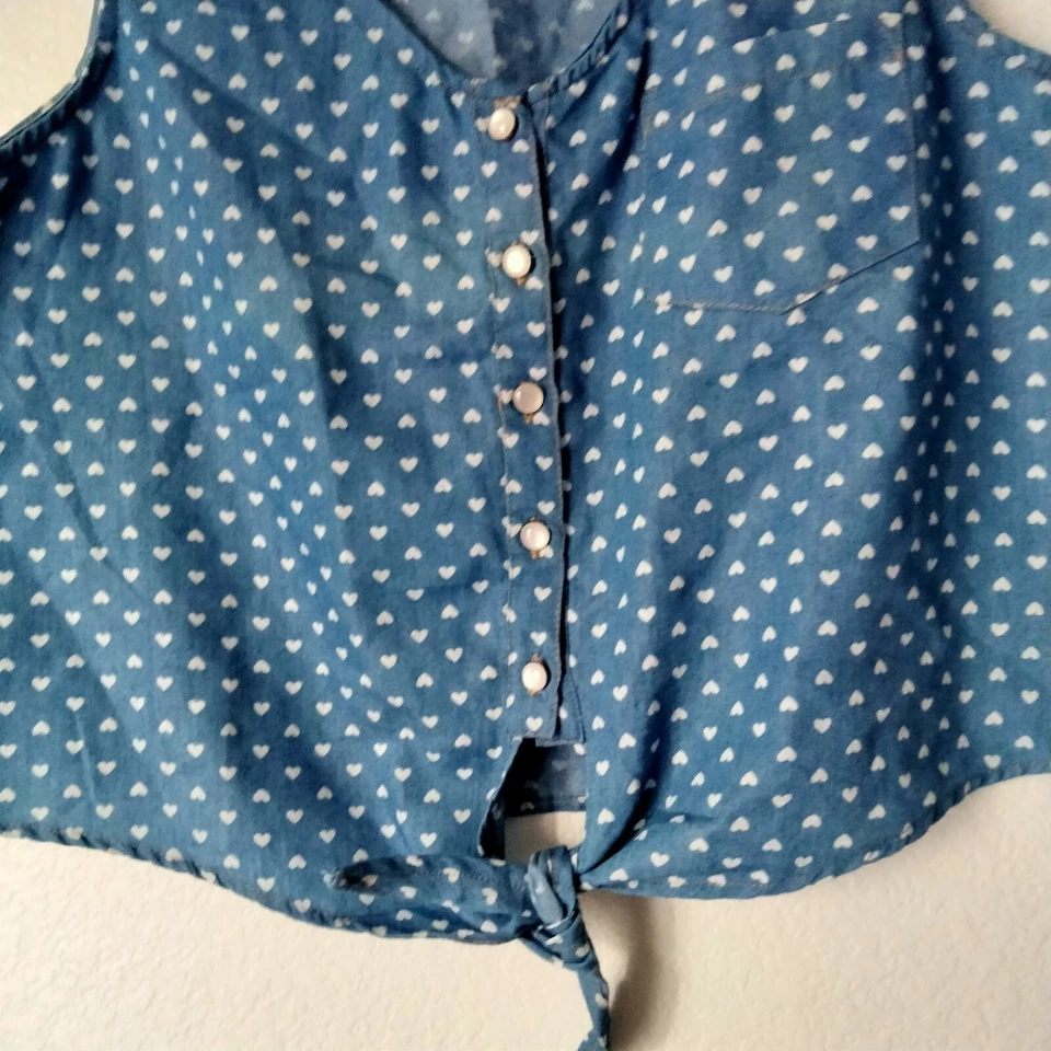 Forever 21 Womens Crop Top Size S Blue White Chambray Hearts Button Tie front - Image 2 of 4