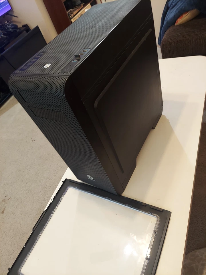 Thermaltake Core V71 Extreme Full Tower - CA-1B6-00F1WN-00 - Image 4 of 4