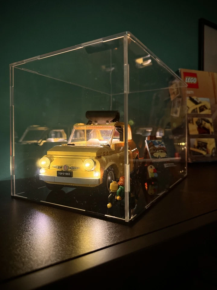 LEGO Fiat 500 10271 - Completo di Scatola e Istruzioni + Luci e Teca Plexiglass - Immagine 3 di 4