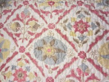 Quilt 2 Sided Fading Colors Whimsical Pattern Beige/White/Rust/Blue 90"x94" De