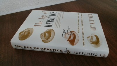 			The Age Of Heretics: Heroes Outlaw: Heroes, Outlaws and the Forer		