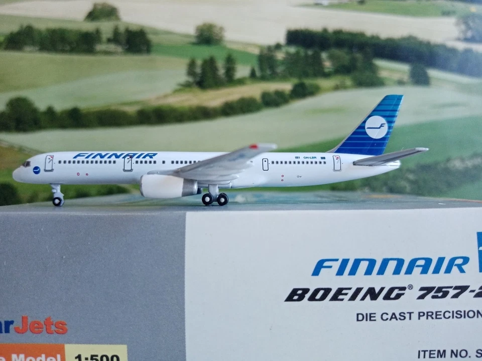 Starjets 1:500 Finnair B757-200 OH-LBR polished & Herpa Wings Katalog - Bild 1 von 1