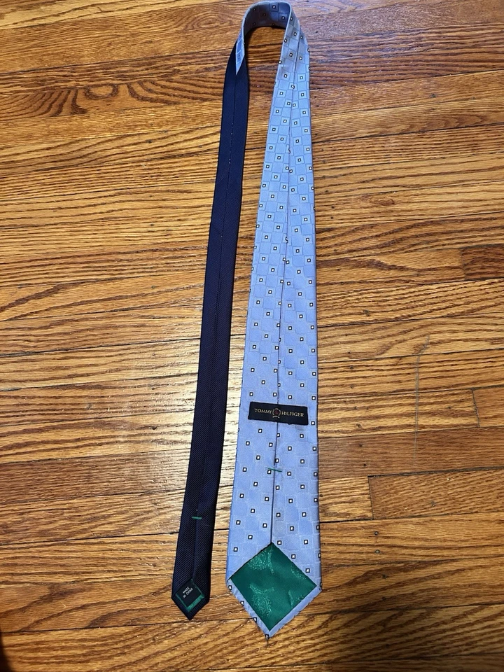 Corbata azul para hombre Tommy Hilfiger de aproximadamente 58 1/2 pulgadas de largo Foto 2 de 4