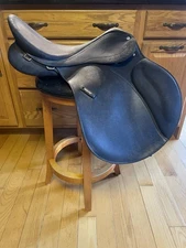 Wintec 2000 All Purpose Saddle AP 17.5” Seat Adjustable Gullet English Jumping