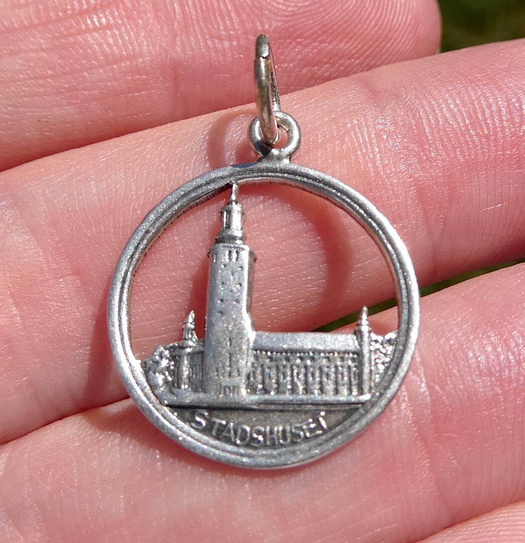 Vintage Sterling Silver Stadshuset Stockholm Sweden Tourist Charm Pendant 2.1g