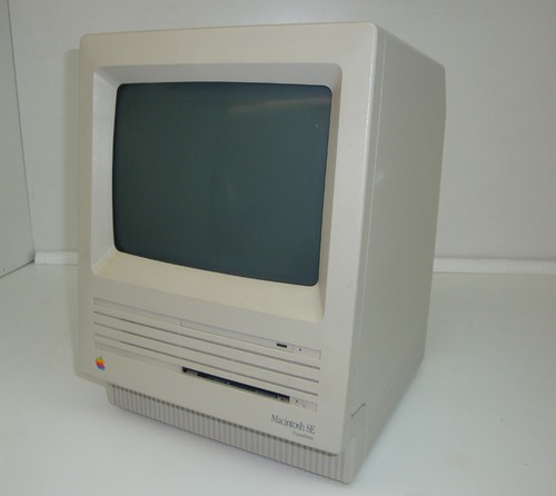 VINTAGE APPLE MACINTOSH SE SUPER DRIVE DESKTOP COMPUTER PERFECT CASE BLANK SCREE