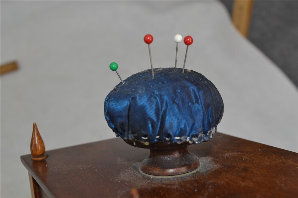  antique shaker wooden sewing box w/drawer spool holders pincushion original 