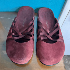 Vionic Claire slip-on mules in burgundy suede