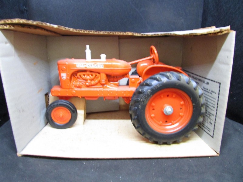 Ertl 1/16 Allis Chalmer WD-45 Tractor #1206 - NIB           (236