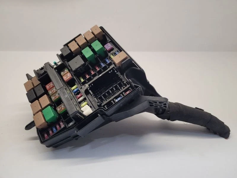 Hyundai Azera 2012 2013 caja de fusibles compartimento del motor Foto 2 de 4