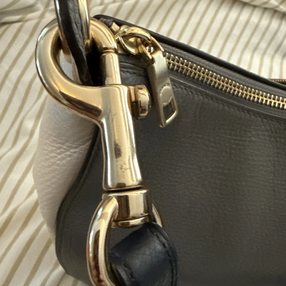 Auténtico bolso de hombro Coach Jes Hono. Excelente estado. Correa azul marino. Foto 4 de 4