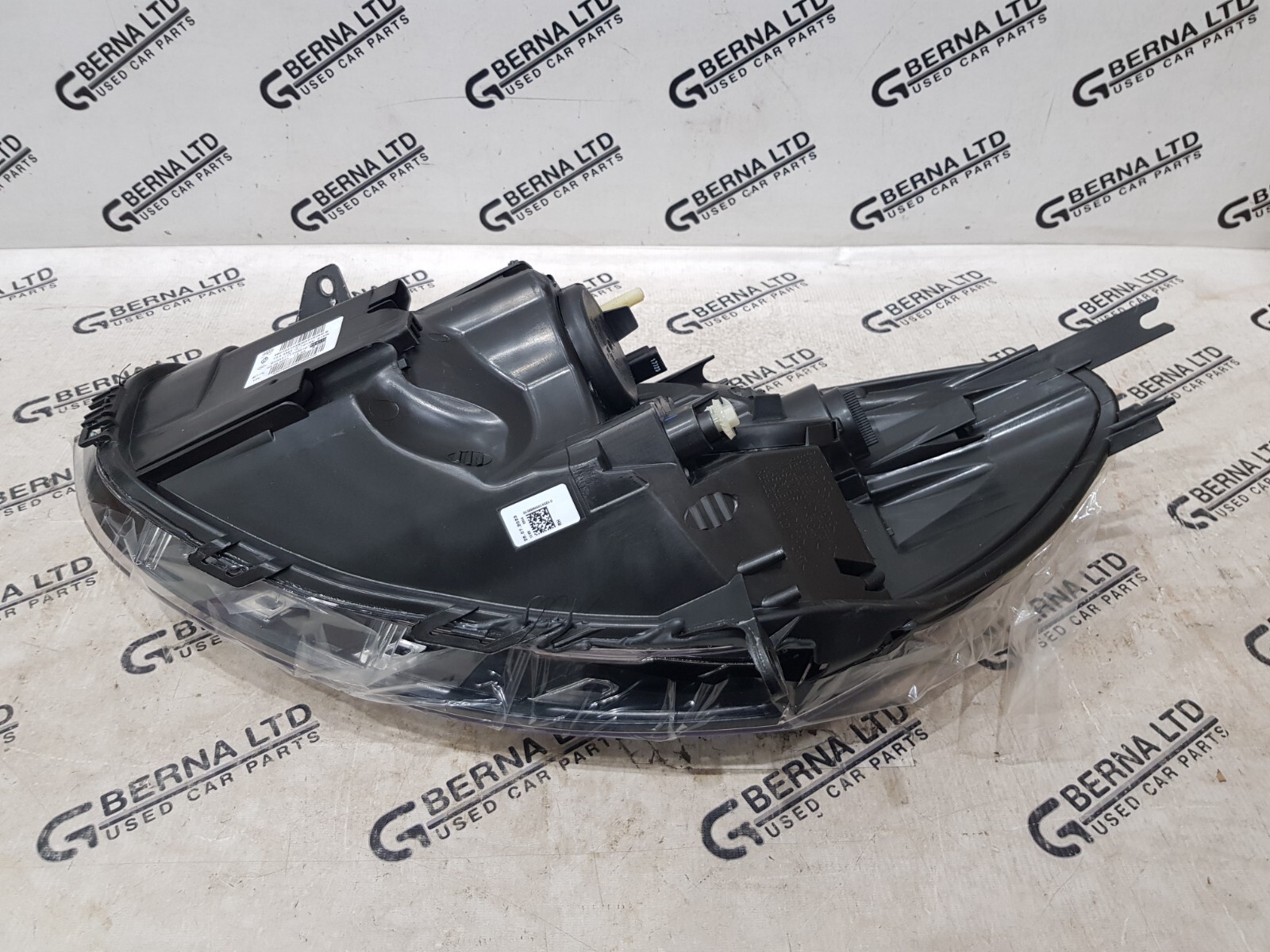 Renault CLIO Mk4 Headlight OFFSIDE Right Front 260103133R for sale  