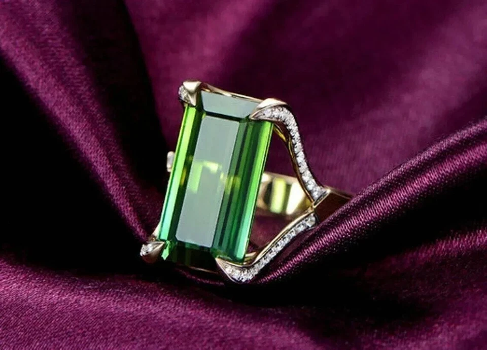 Anillo de compromiso de peridoto verde corte esmeralda genuino de 2 quilates enchapado en oro amarillo de 14 quilates Foto 3 de 4