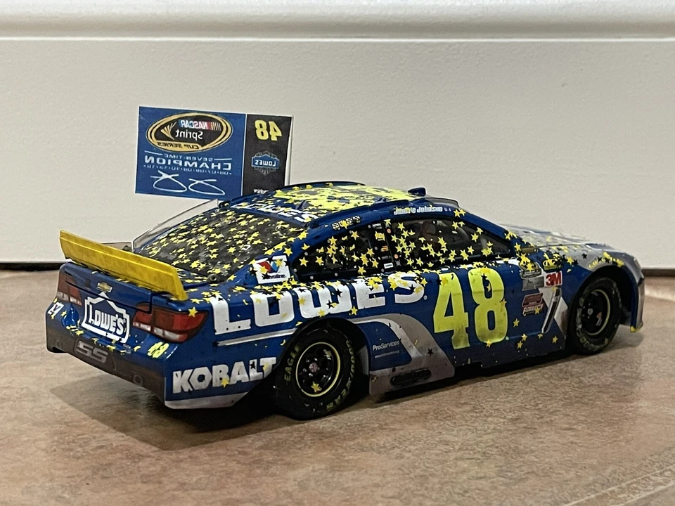 Jimmie Johnson Lowes 2016 7x NASCAR Champion Champ bandera exhibición 1:24 sin auto Foto 2 de 4