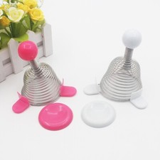 NUOVO Schiaccianoci a Molla Gadget Cucina Creativi Schiaccianoci a Molla (colore casuale)