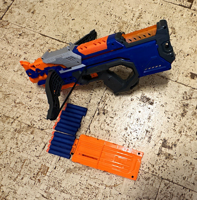 NERF CrossBolt Dartblaster Blau/Orange/Grau/Schwarz inkl. Magazin & Darts