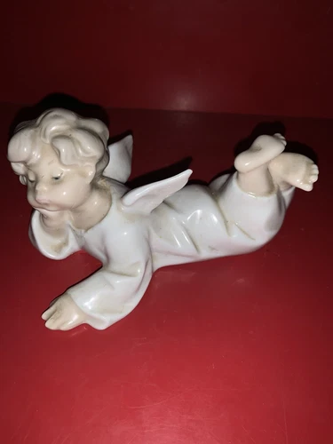 Vintage Lladro “Angel Laying Down” Porcelain Figurine #4541 Retired