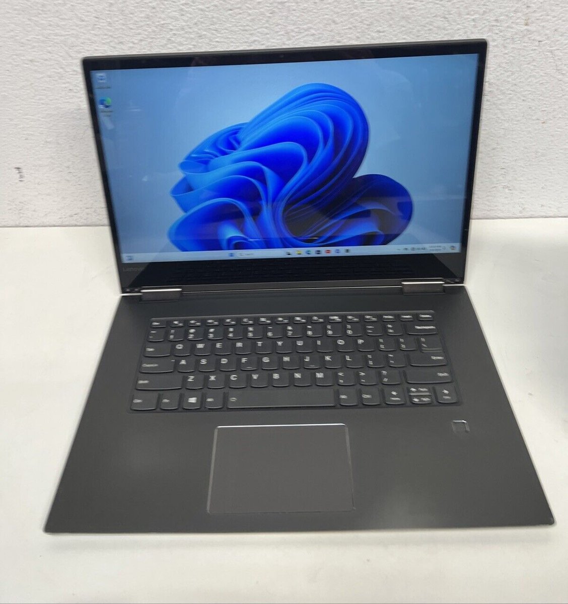 Lenovo Yoga 700-11ISK 2in1 ノートPC Lenovo YOGA 700-11ISK TOUCH 2-IN-1 Intel Core i5-8250U 1.60GHz 8GB