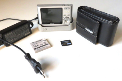 Fujifilm Finepix Z1 5.1MP Digital Camera 3X Optical Zoom + Accessories Tested