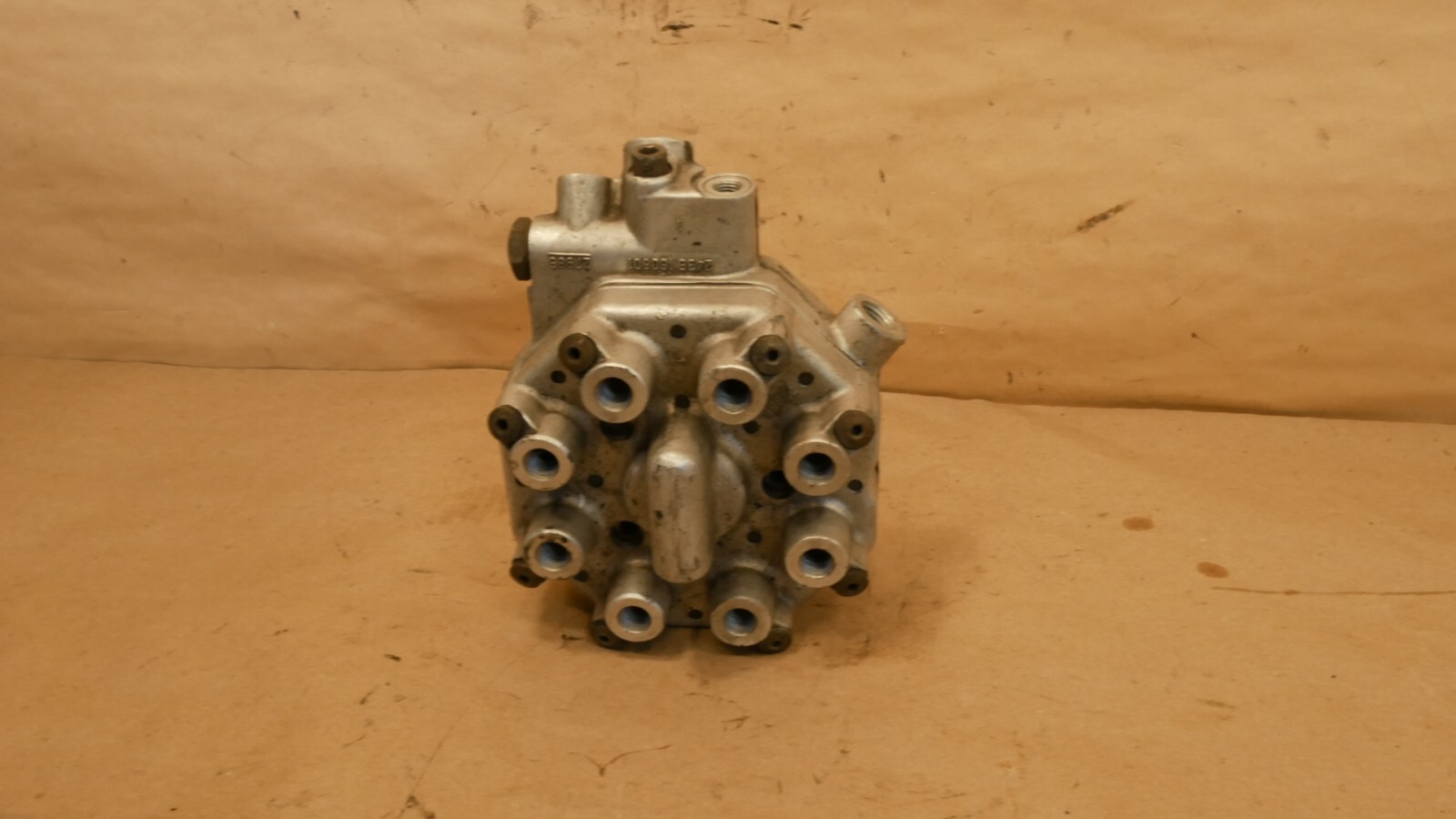 Ferrari 308 Fuel Distributor BOSCH 0438100034