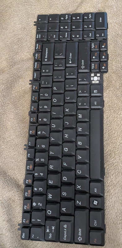 Lenovo g550 keyboard. Missing one keycap, for parts. Untested but probably works