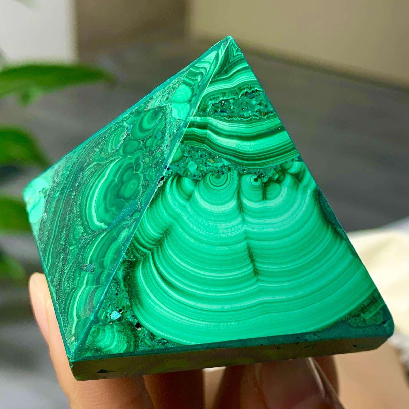 113G Natural malachite Pyramid Chakra Treatment Energy Stone Generator Spiritual
