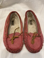 Girls Sz 2 Minnetonka Pink Leather Suede Moccasins Slippers